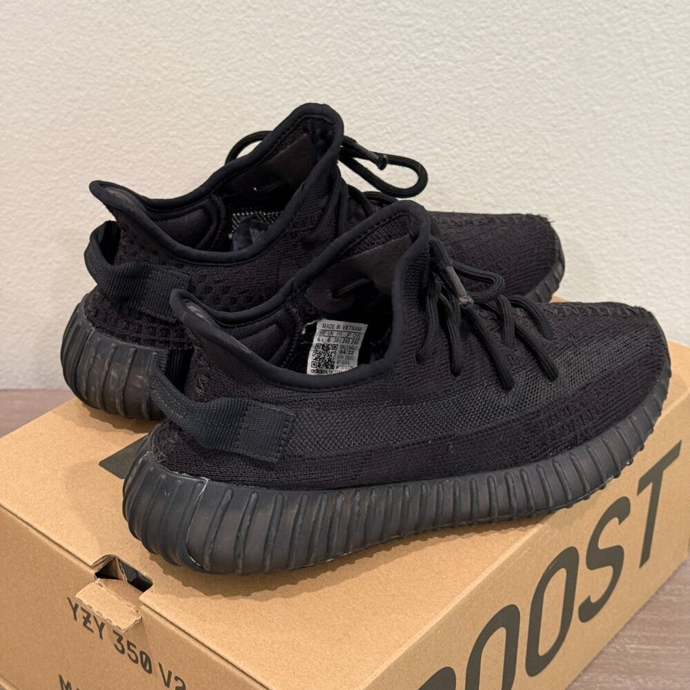 YEEZY BOOST 350 V2 HQ4540 ONYX/ONYX/ONYX - Picture 4 of 10